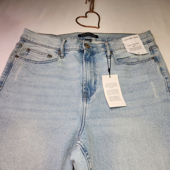 ⭐️NWT Calvin Klein Super High Rise Slim Jeans – Size 32 – Light Wash - Picture 4 of 11